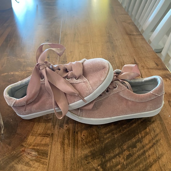 Janie And Jack Pink Velvet Sneakers - Size 9 - Picture 2 of 5